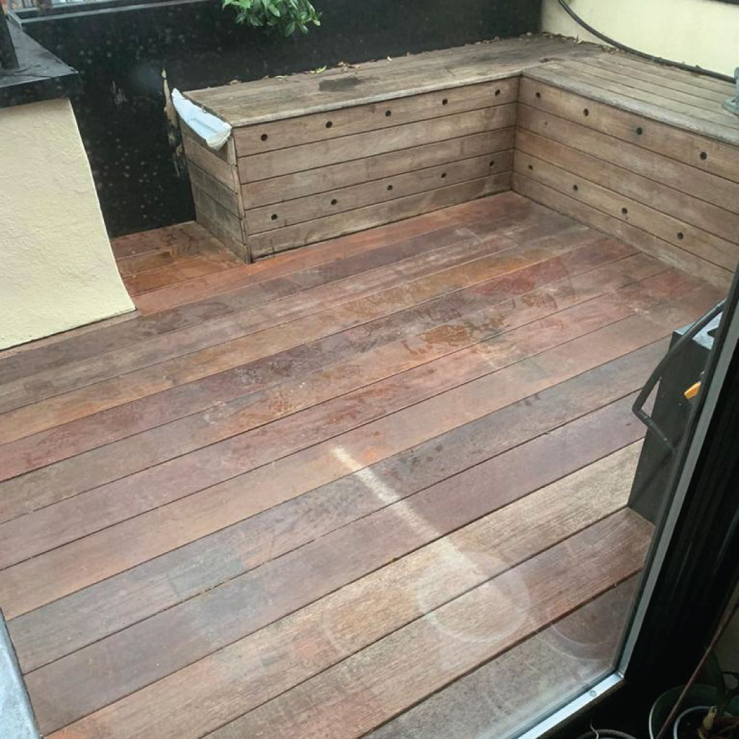 Bespoke balcony with flooring and corner bench